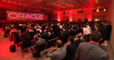 Oracle Day İstanbul, oracle günleri 2013 istanbul etkinliğinde en son teknolojinin sınırları zorlandı. Veritabanı güvenliği ve çözümler masaya yatırıldı. "Oracle Day İstanbul" Teknolojide sınırları zorluyor.