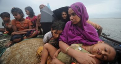 Arakan'da askeri cunta yönetimi ve desteklediği budist teröristlerin vahşet uyguladığı, diri diri yaktığı, tecavüz dahil her tür işkenceyi uyguladığı müslüman rohingya halkı yardım çığlıkları atıyor. Birleşmiş milletler ve dünyanın acil olarak yaşanan devlet terörüne acilen müdahale etmesi gerekiyor, Arakan'ın imdat çığlığına Dünya'dan destek