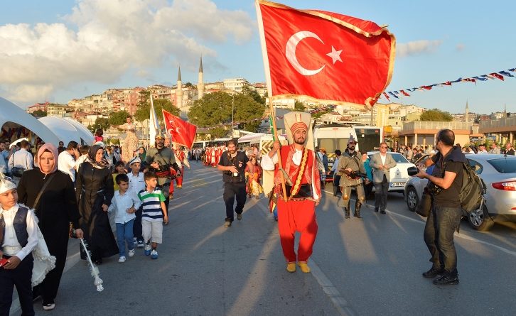 katibim-festivali-uskudar-kortej-yuruyusu-genel